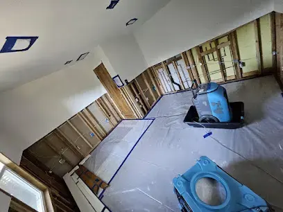 Flood-cut walls and air movers drying a room with plastic sheeting in Walnut Creek, CA